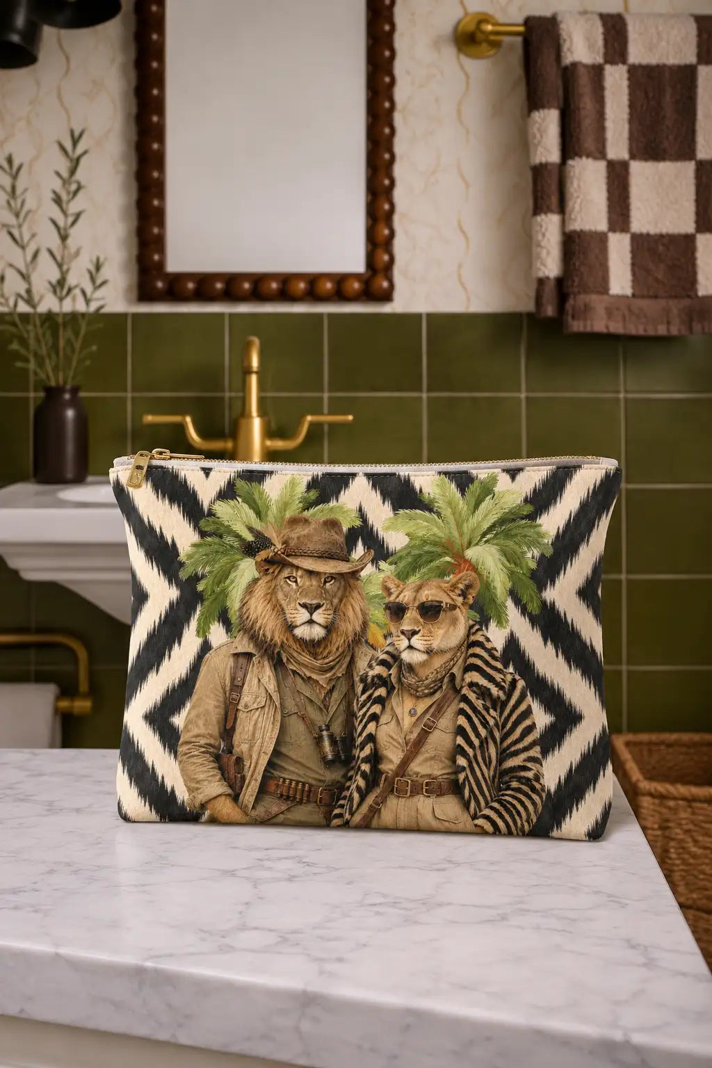 The Tourist Lenni And Libby Lion | Cosmetic Bag 16 x 21 cm