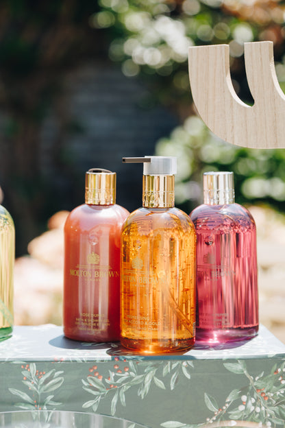 Mesmerising Oudh Accord & Gold Fine Liquid Hand Wash - 300ml